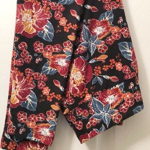LULAROE OS LEGGINGS Flowers Black